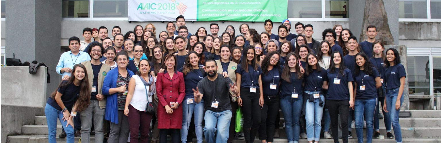 Personas posando en el Congreso de la Asociación Latinoamericana de Investigadores de la Comunicación